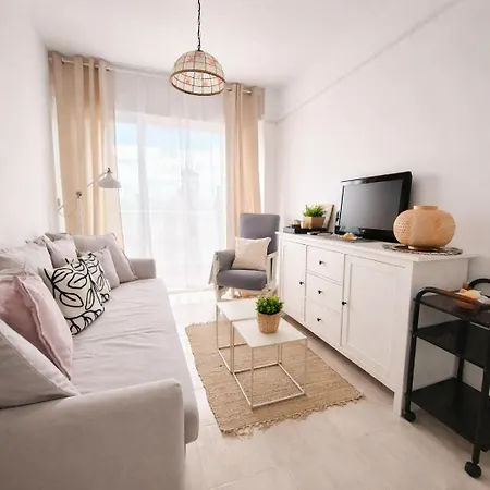 Mediterraneo - Close To The Beach, Bus Station Апартаменти Торрев'єха