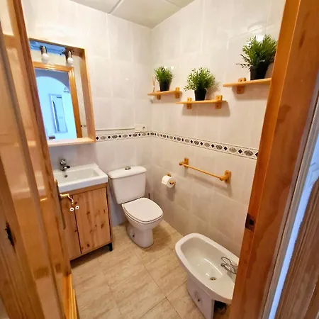 Апартаменти Mediterraneo - Close To The Beach, Bus Station *