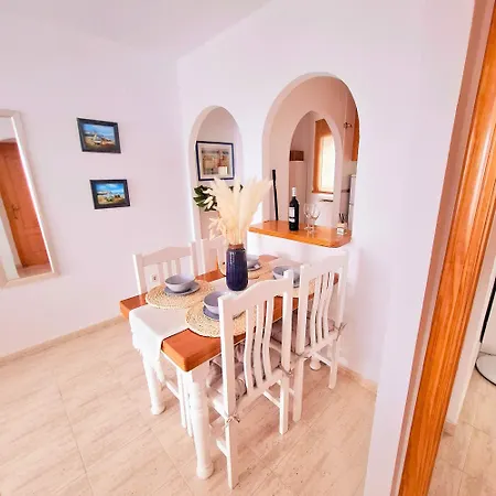 Апартаменти Mediterraneo - Close To The Beach, Bus Station Торрев'єха